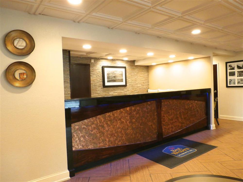 Best Western Salisbury Plaza Interior photo