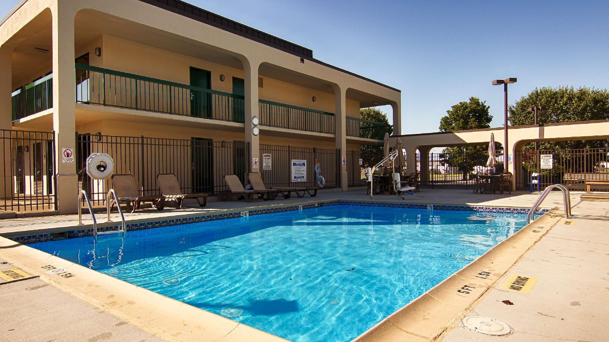 Best Western Salisbury Plaza Exterior photo