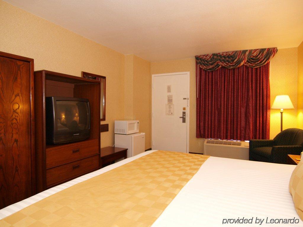 Best Western Salisbury Plaza Room photo