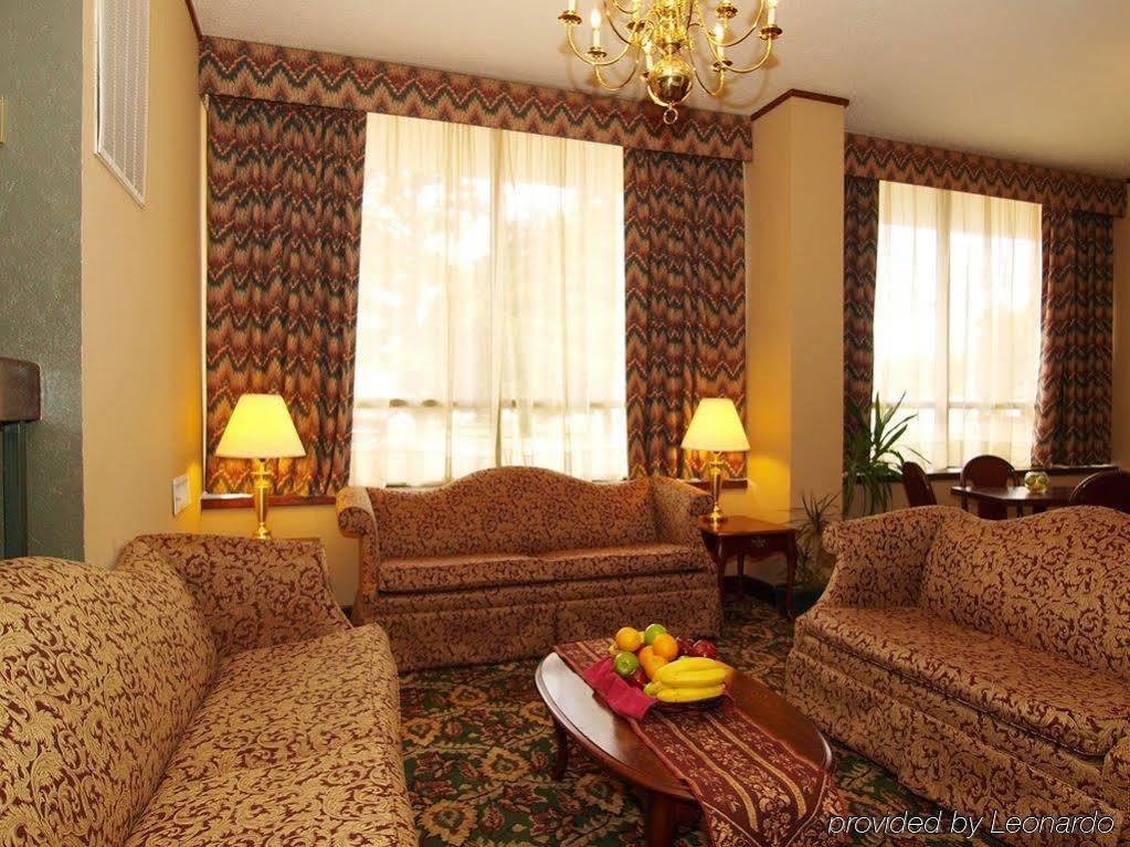 Best Western Salisbury Plaza Interior photo